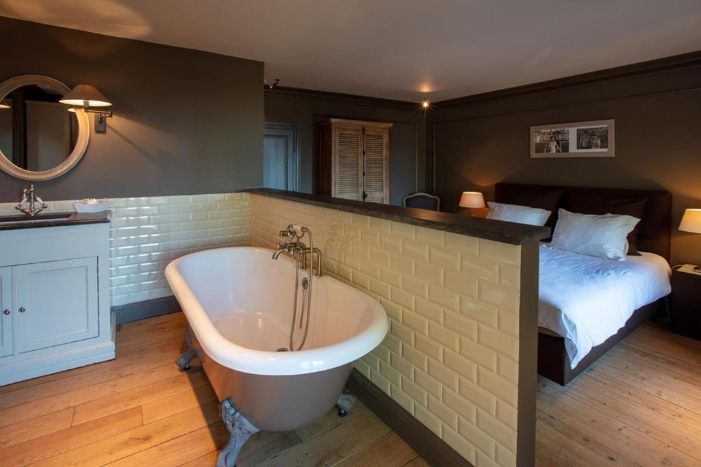 Chateau De Planchevienne Magny-Cours Room photo